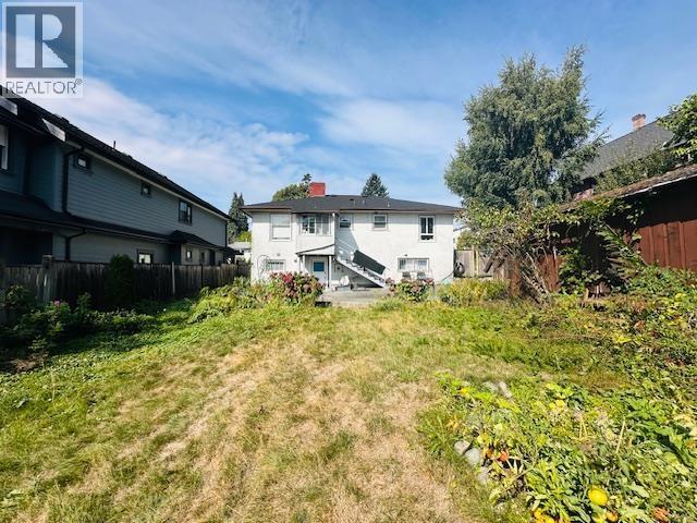 1038 SEVENTH AVENUE, New Westminster