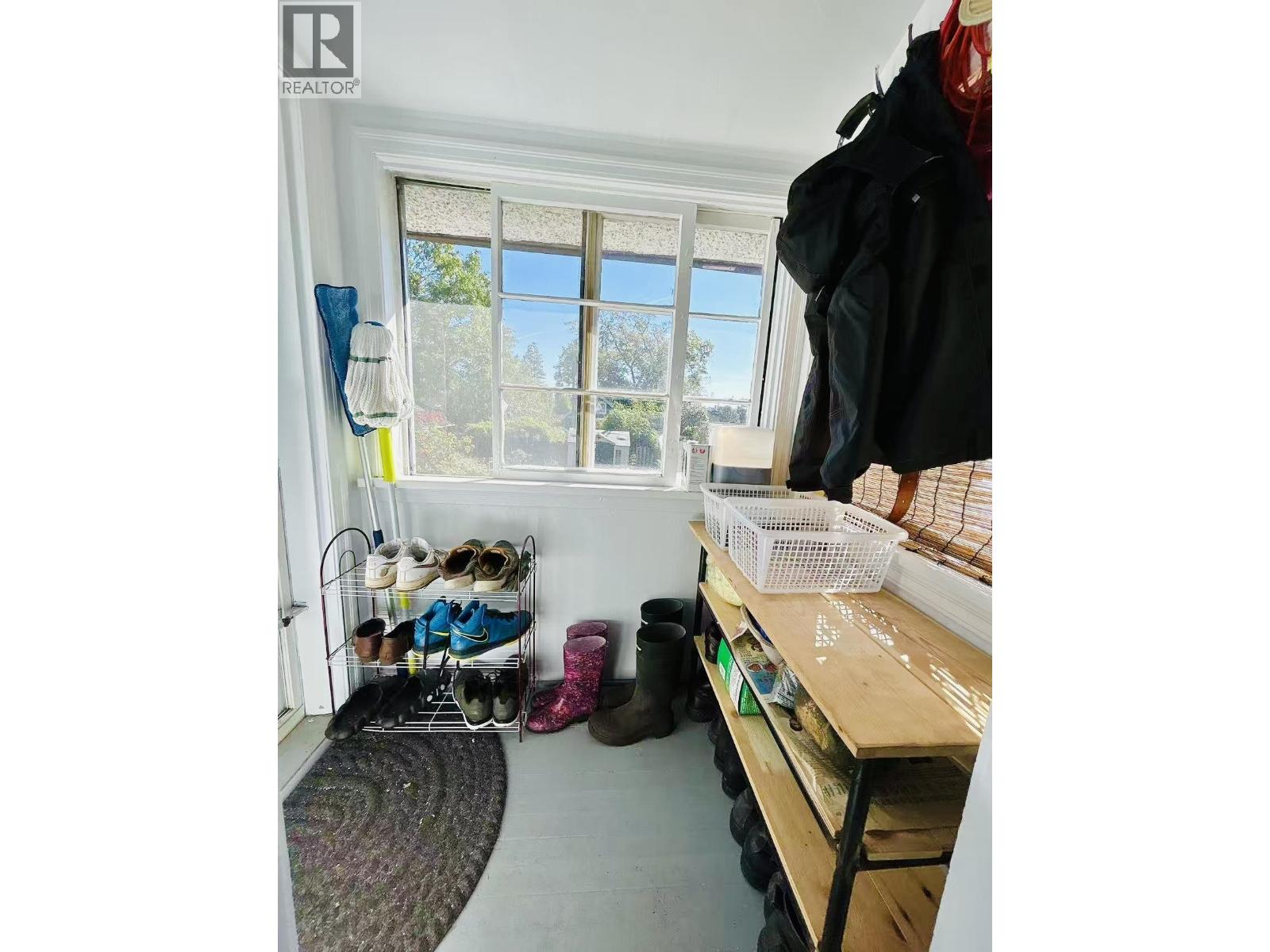 1038 SEVENTH AVENUE, New Westminster