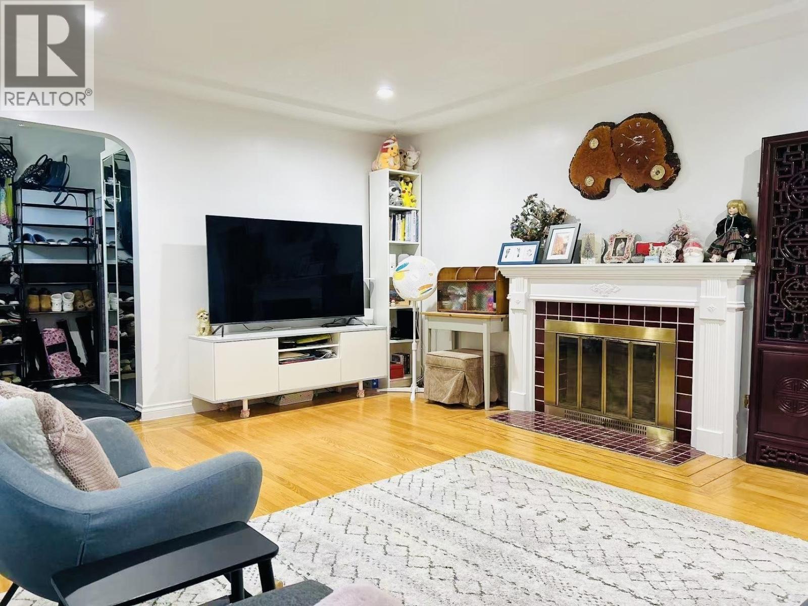 1038 SEVENTH AVENUE, New Westminster