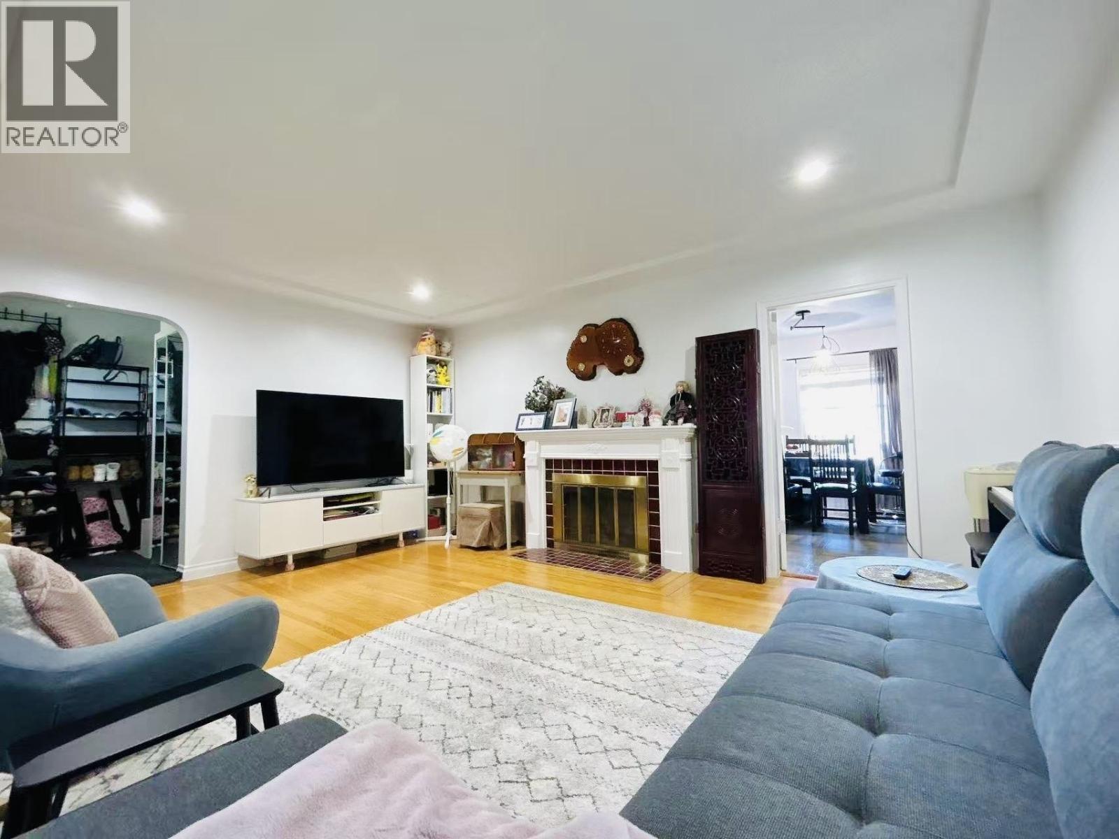 1038 SEVENTH AVENUE, New Westminster