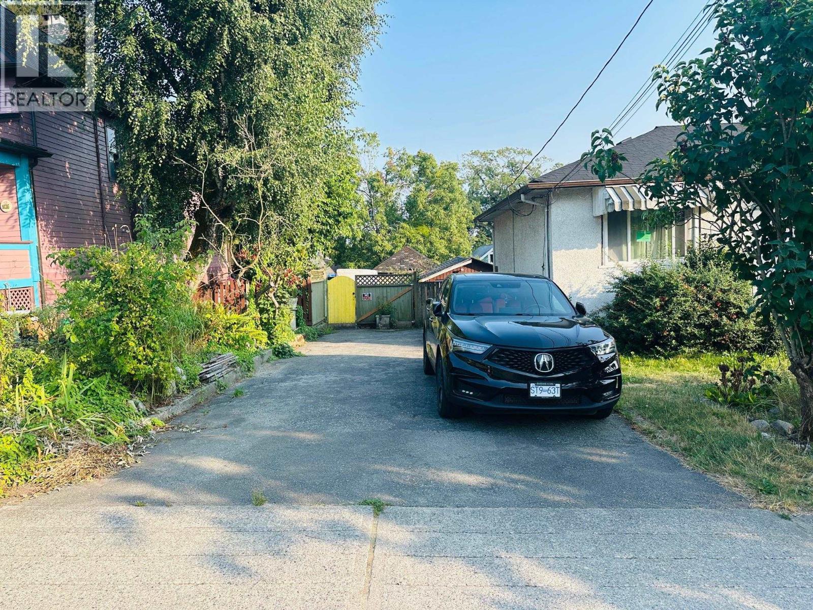 1038 SEVENTH AVENUE, New Westminster