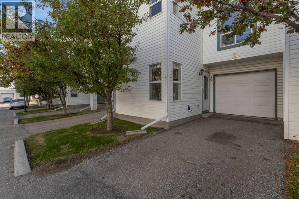 Single Family House for Sale in   Hidden Hills Terrace NW Hidden Valley Calgary 