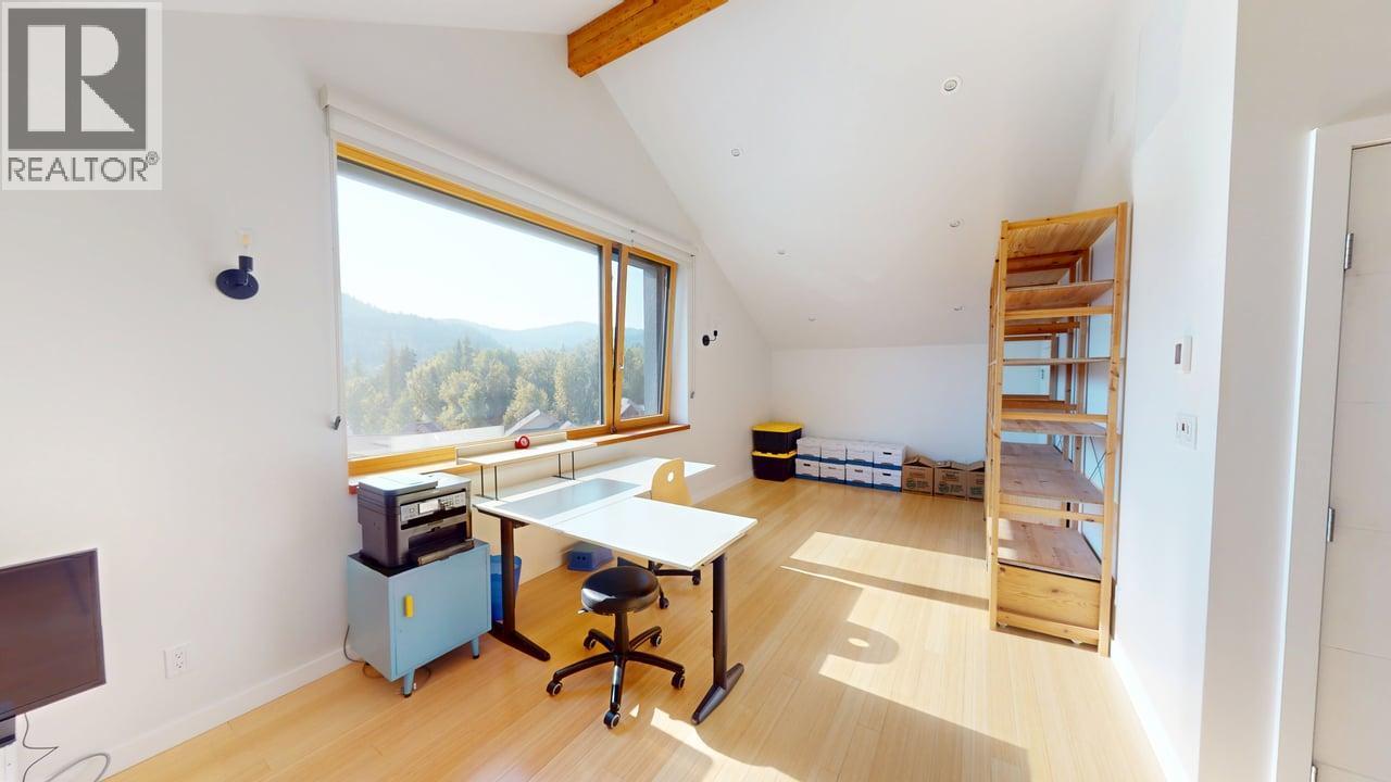 1006 Silvertip Road, Rossland
