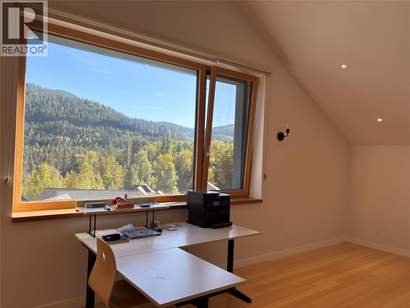 1006 Silvertip Road, Rossland