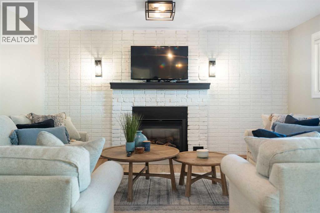 Single Family House 4 Level for Sale in  Scenic Cove Place NW Scenic Acres Calgary 