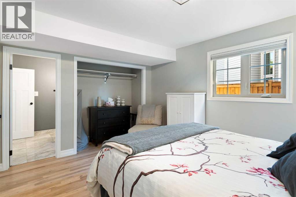 Single Family House 4 Level for Sale in  Scenic Cove Place NW Scenic Acres Calgary 