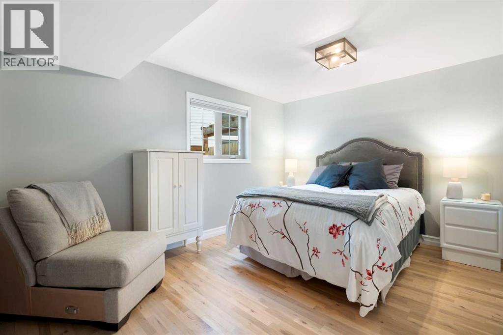 Single Family House 4 Level for Sale in  Scenic Cove Place NW Scenic Acres Calgary 