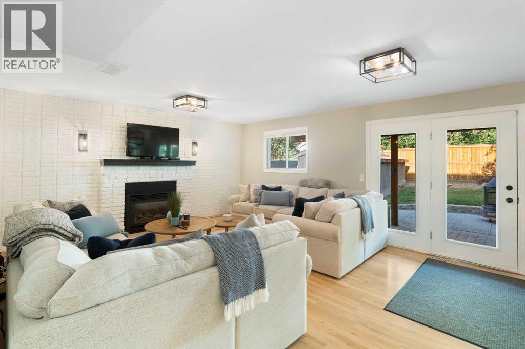 Single Family House 4 Level for Sale in  Scenic Cove Place NW Scenic Acres Calgary 
