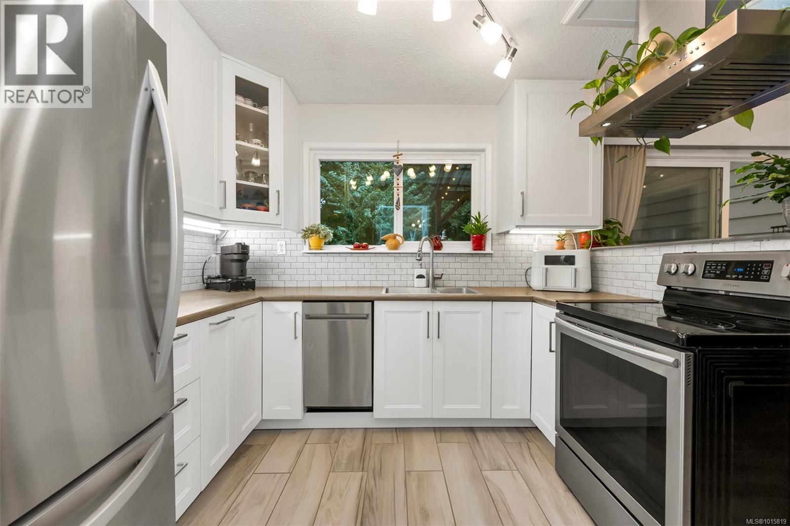 113 2860 Sooke Lake Rd, Langford