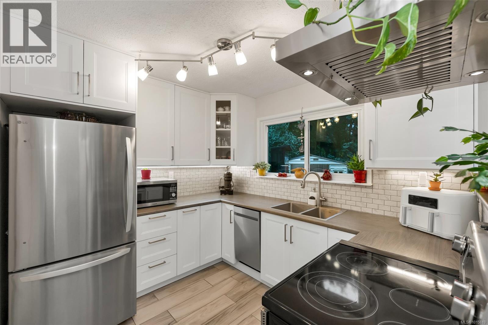 113 2860 Sooke Lake Rd, Langford