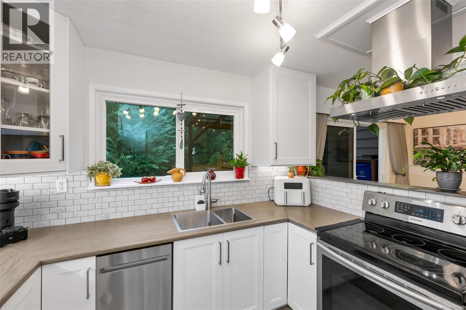 113 2860 Sooke Lake Rd, Langford