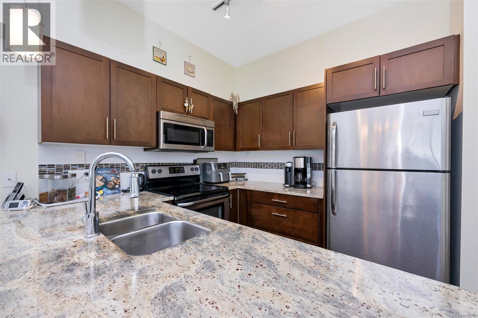 404 662 Goldstream Avenue, Langford