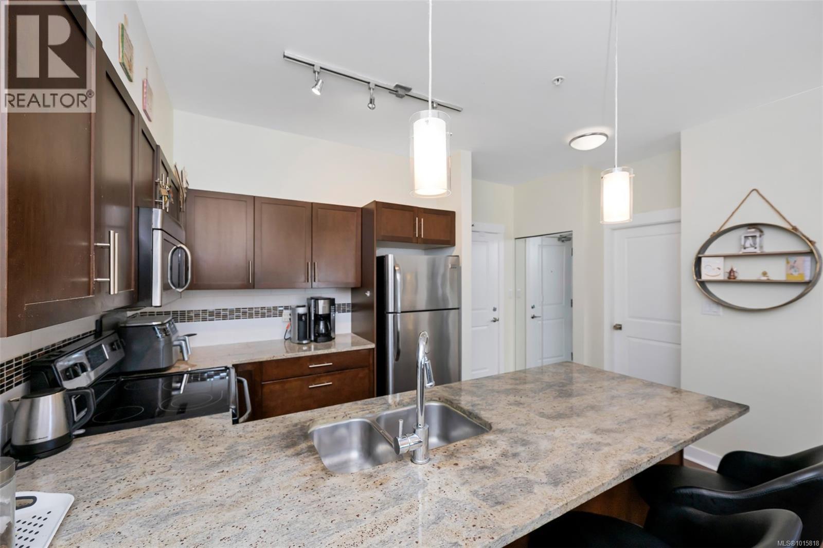 404 662 Goldstream Avenue, Langford