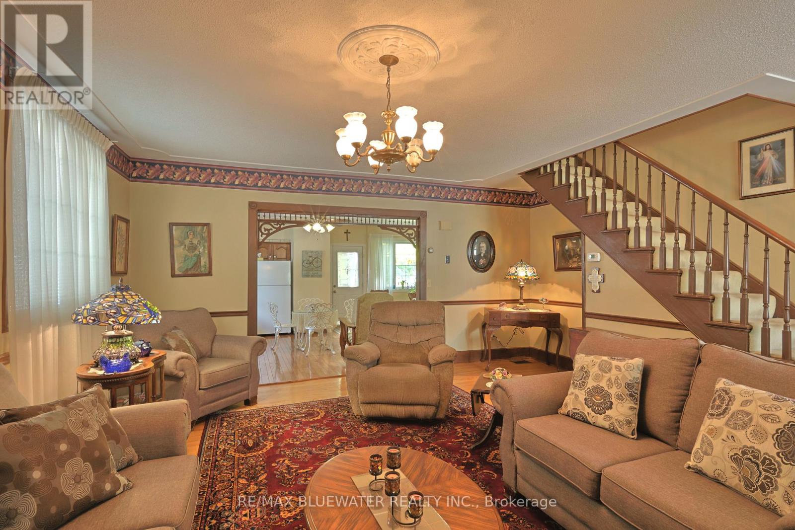 197 BROAD STREET - Photo 3 of 48, North Middlesex (Parkhill), Ontario