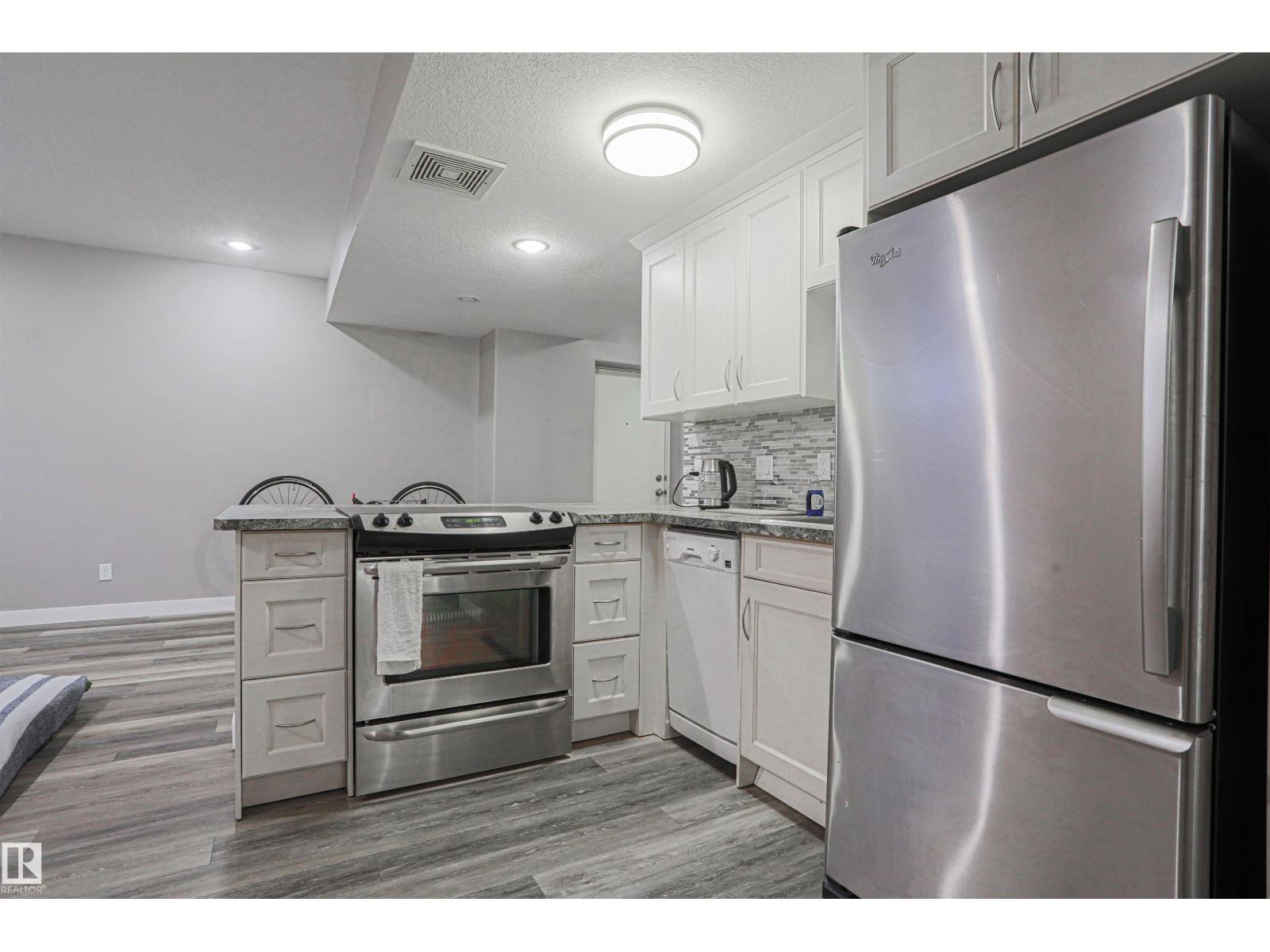 8804 100 ST NW, Edmonton