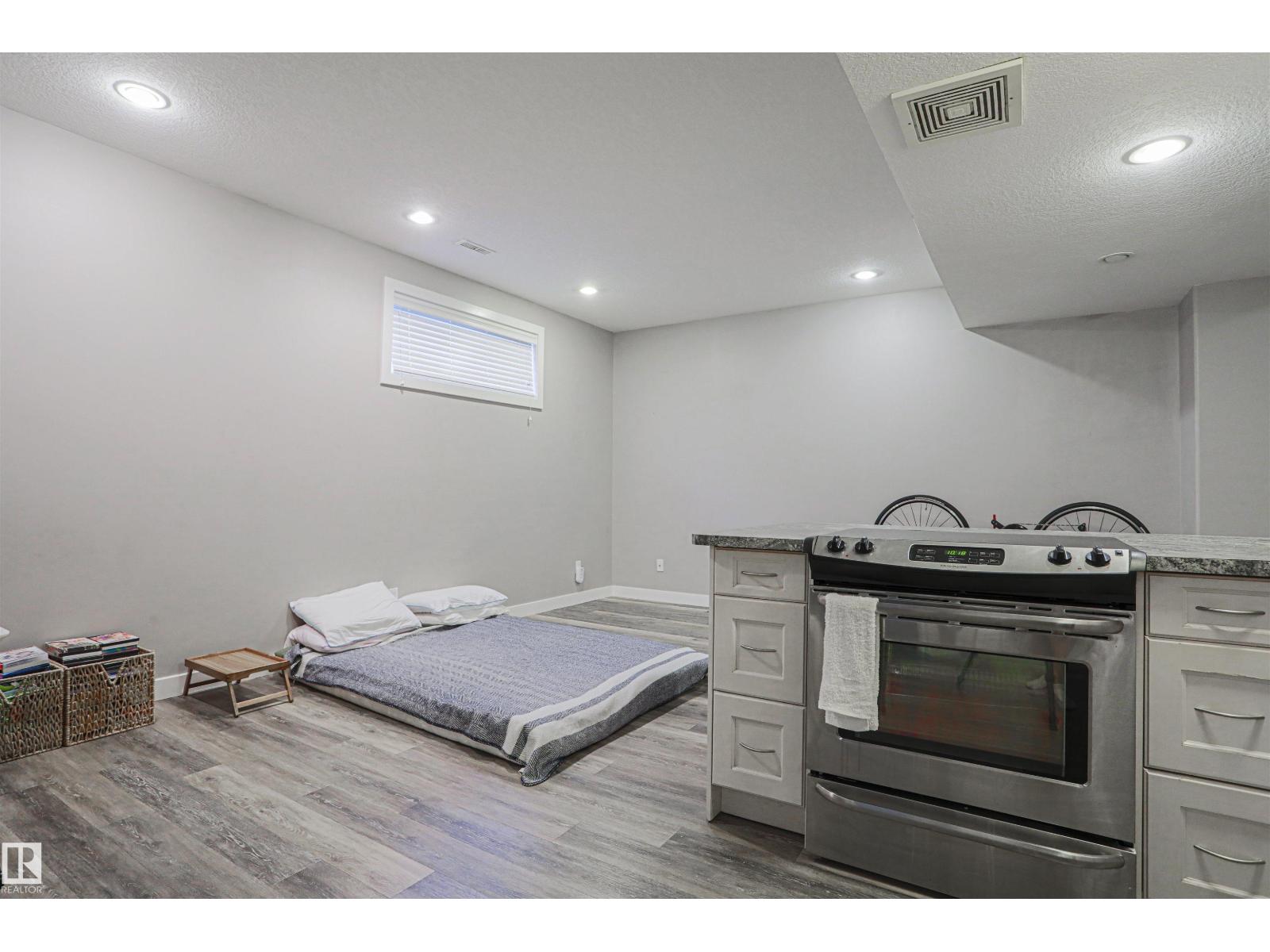 8804 100 ST NW, Edmonton