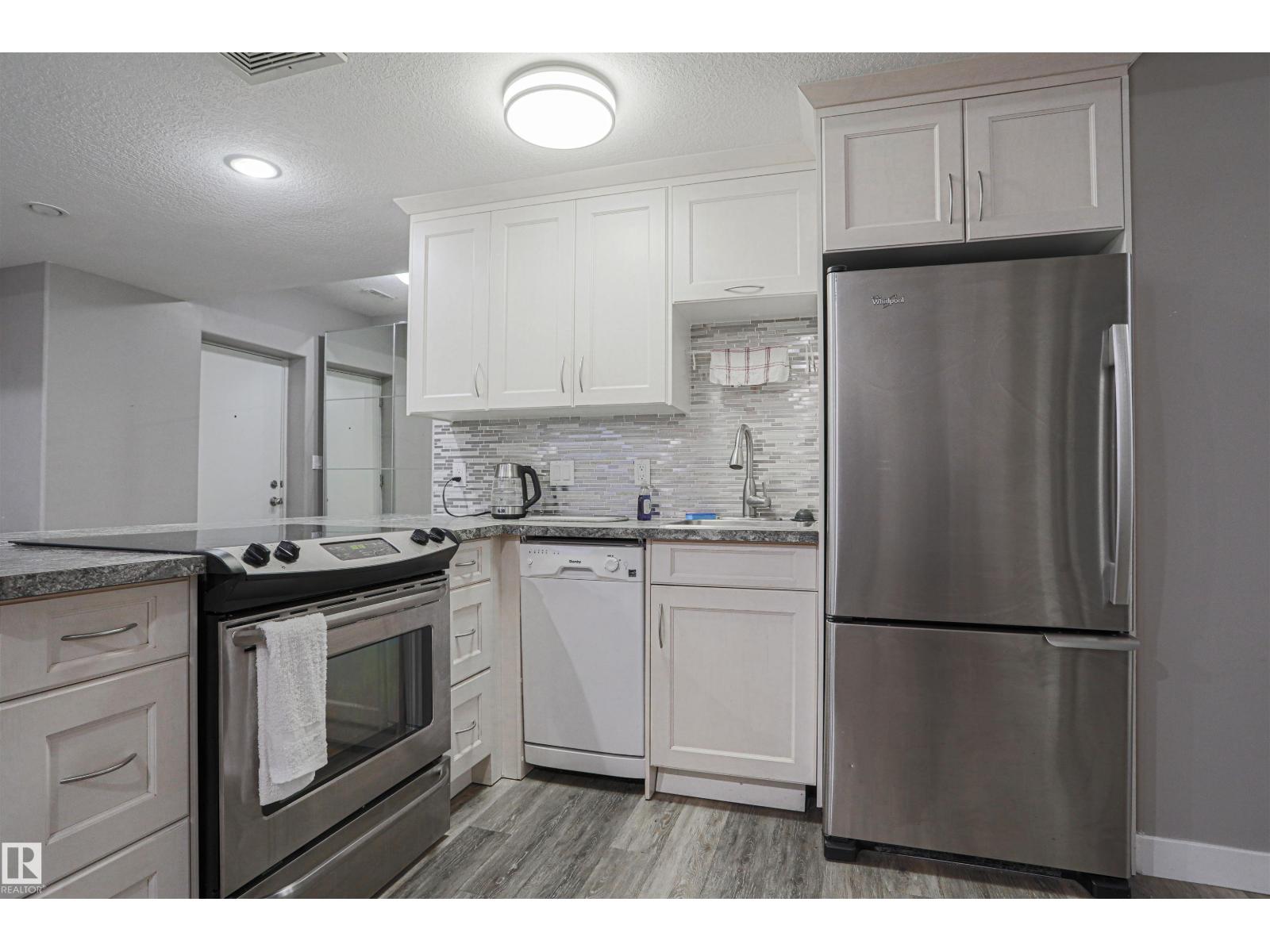 8804 100 ST NW, Edmonton