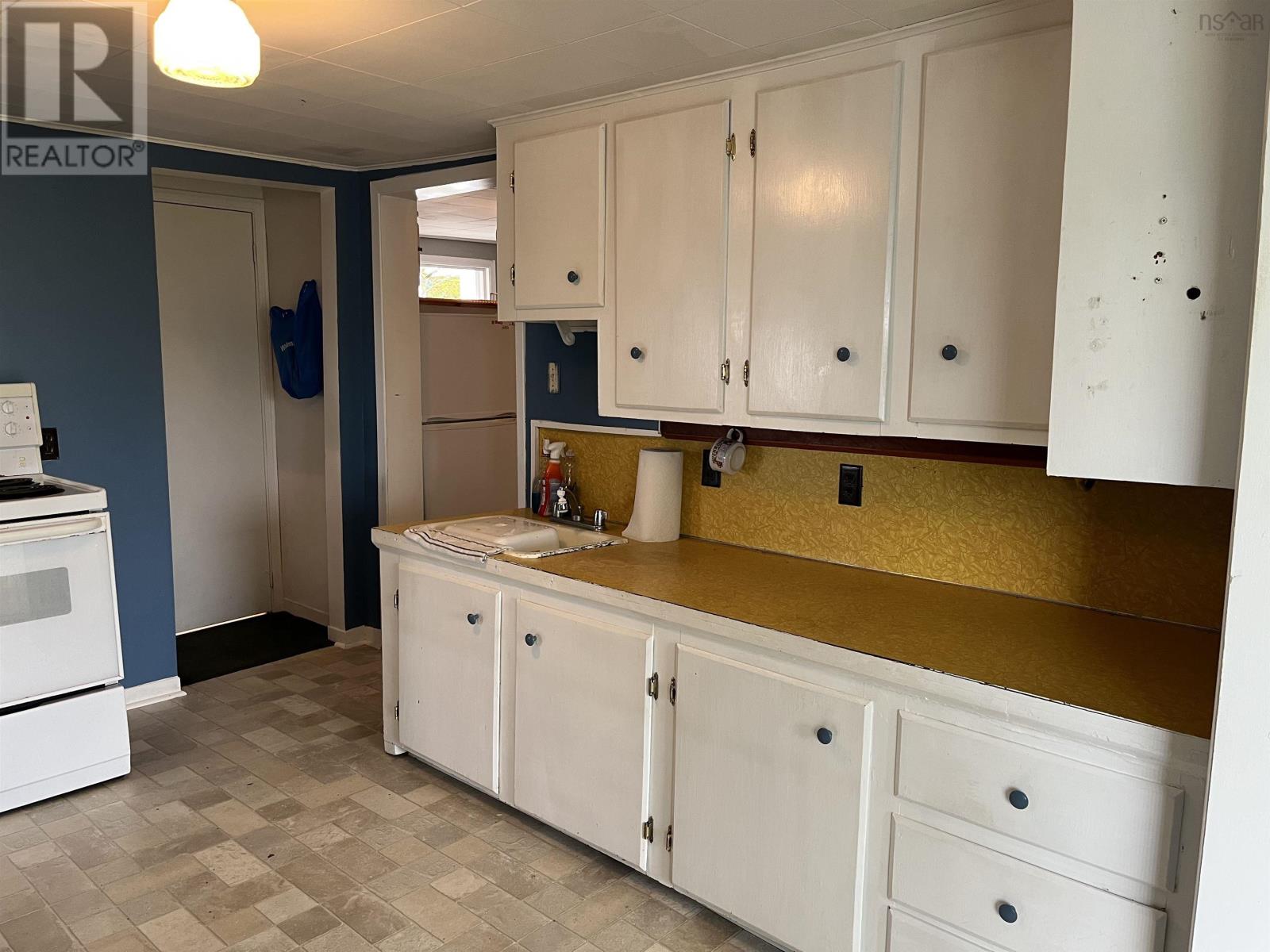 Property 5 of 30 of 607 Highway 2