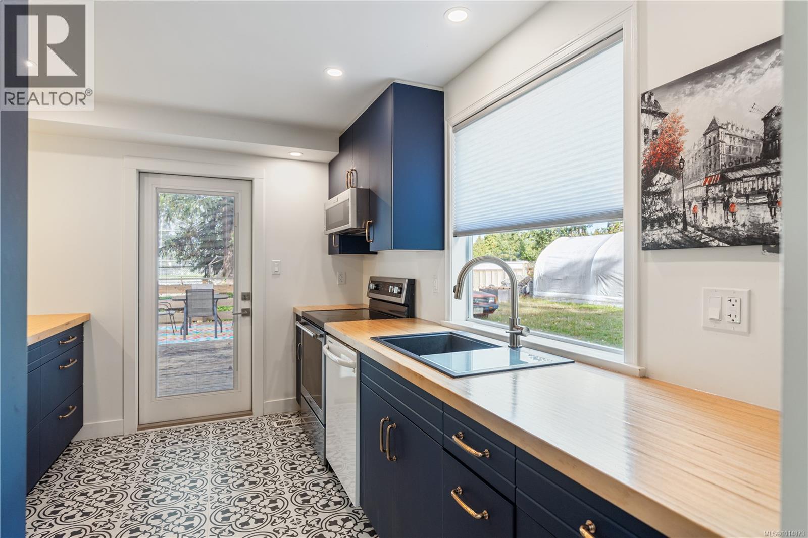  1564 San Juan Avenue, Saanich