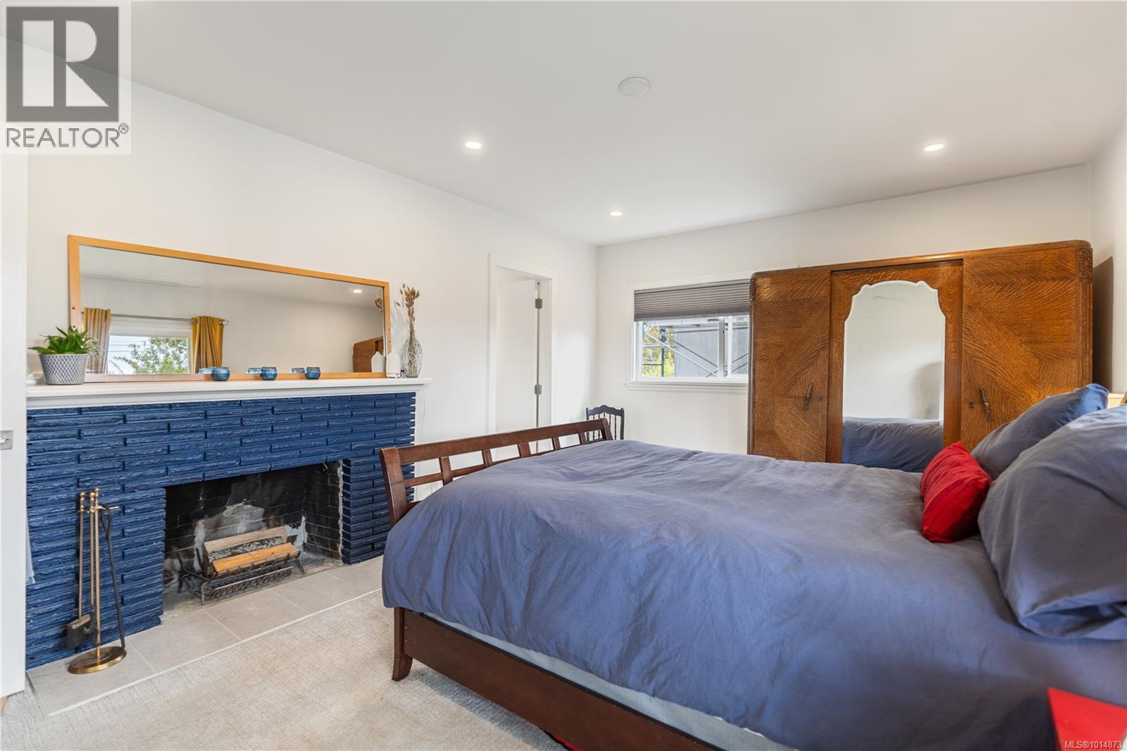  1564 San Juan Avenue, Saanich