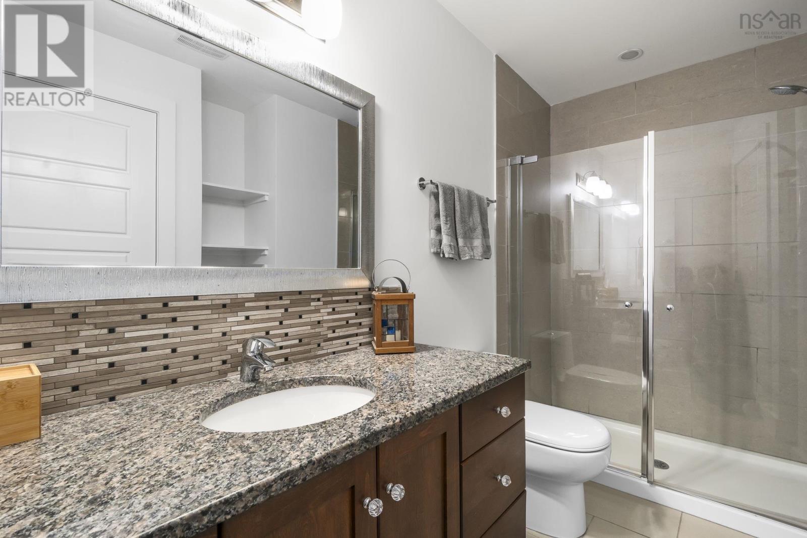 Property 25 of 49 of 607 31 Kings Wharf Place