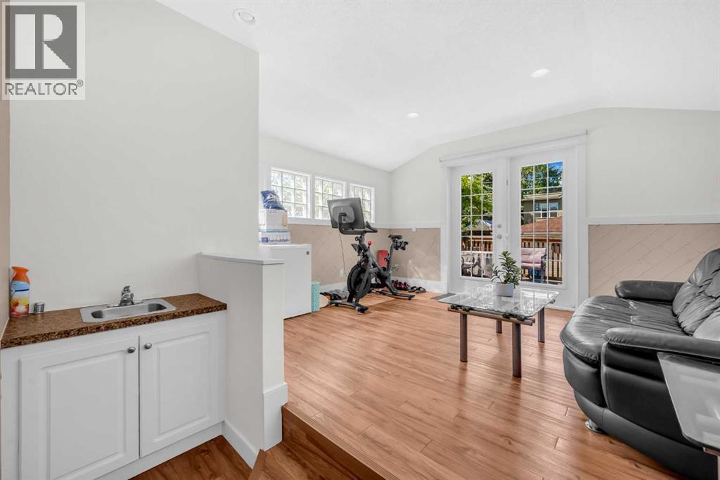 Single Family House for Sale in   Avenue NE Tuxedo Park Calgary 