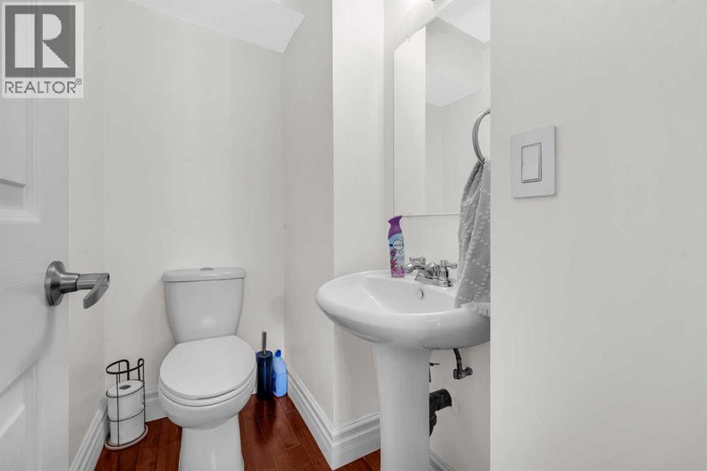 Single Family House for Sale in   Avenue NE Tuxedo Park Calgary 