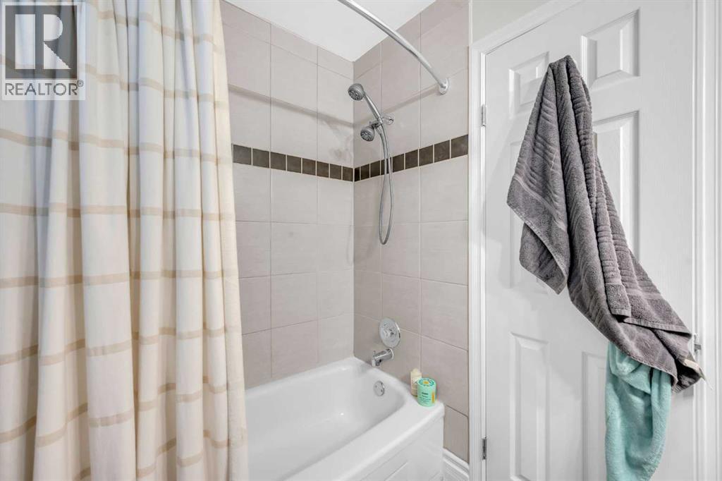 Single Family House for Sale in   Avenue NE Tuxedo Park Calgary 