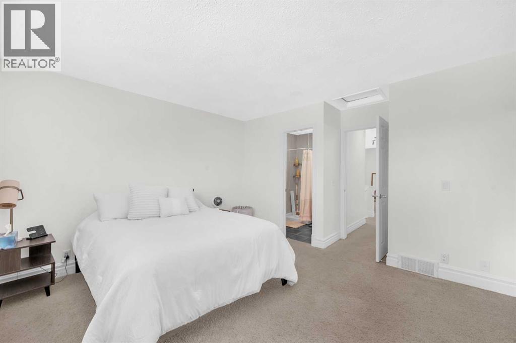 Single Family House for Sale in   Avenue NE Tuxedo Park Calgary 