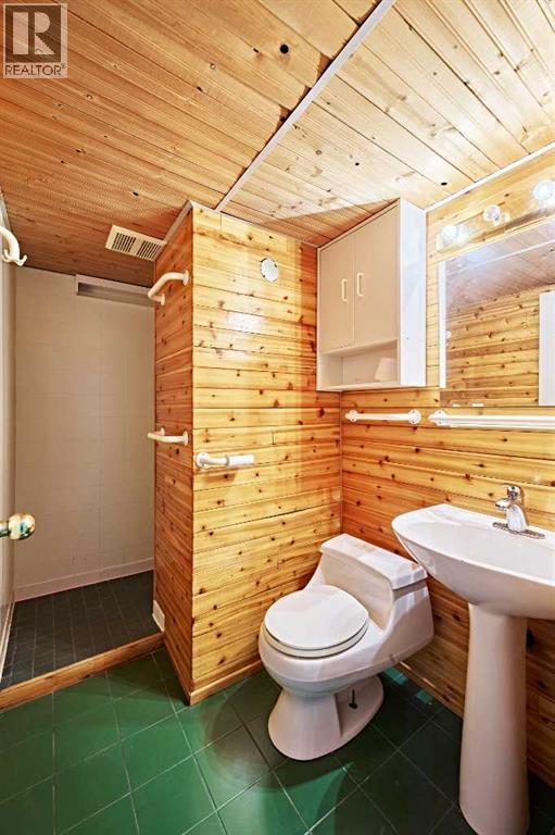 Single Family House Bungalow for Sale in  Berwick Road NW Beddington Heights Calgary 