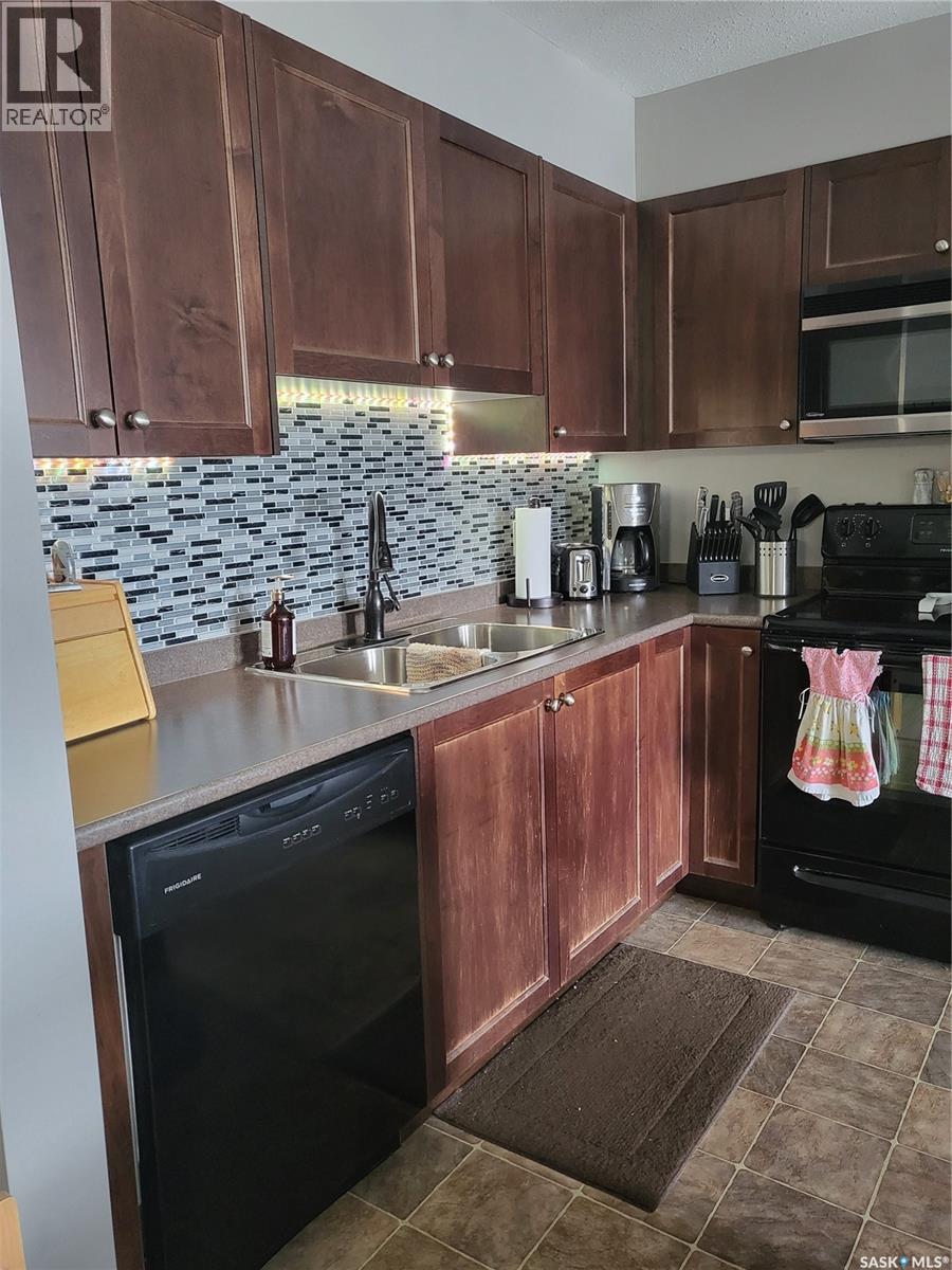 #403 308 Petterson DRIVE - 10