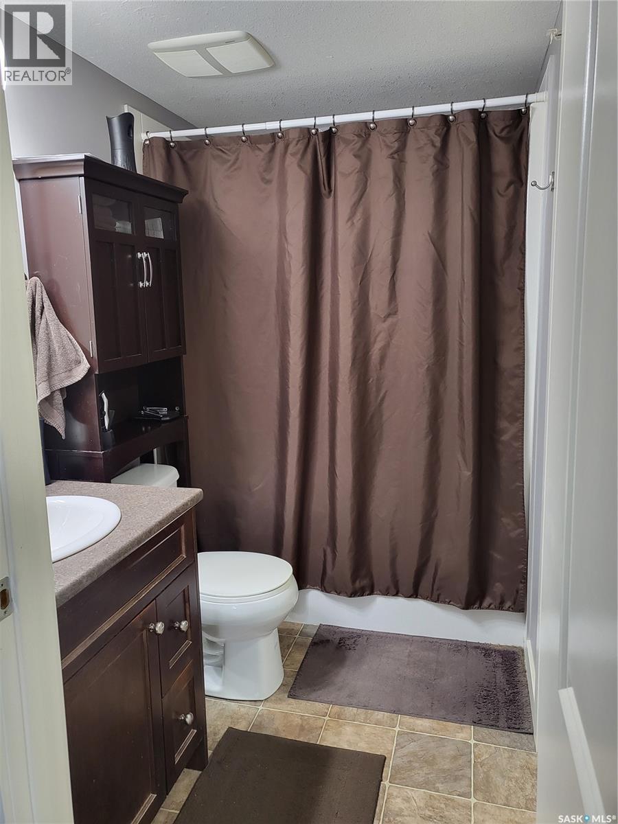 #403 308 Petterson DRIVE - 27