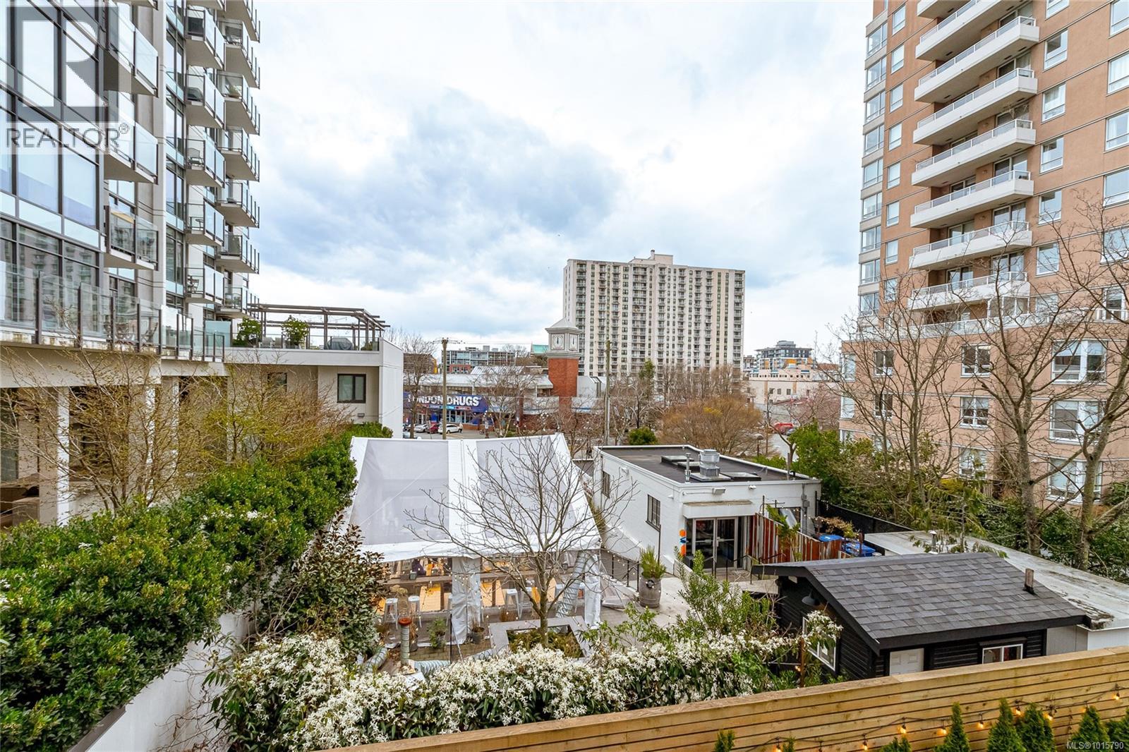201 989 Johnson Street, Victoria