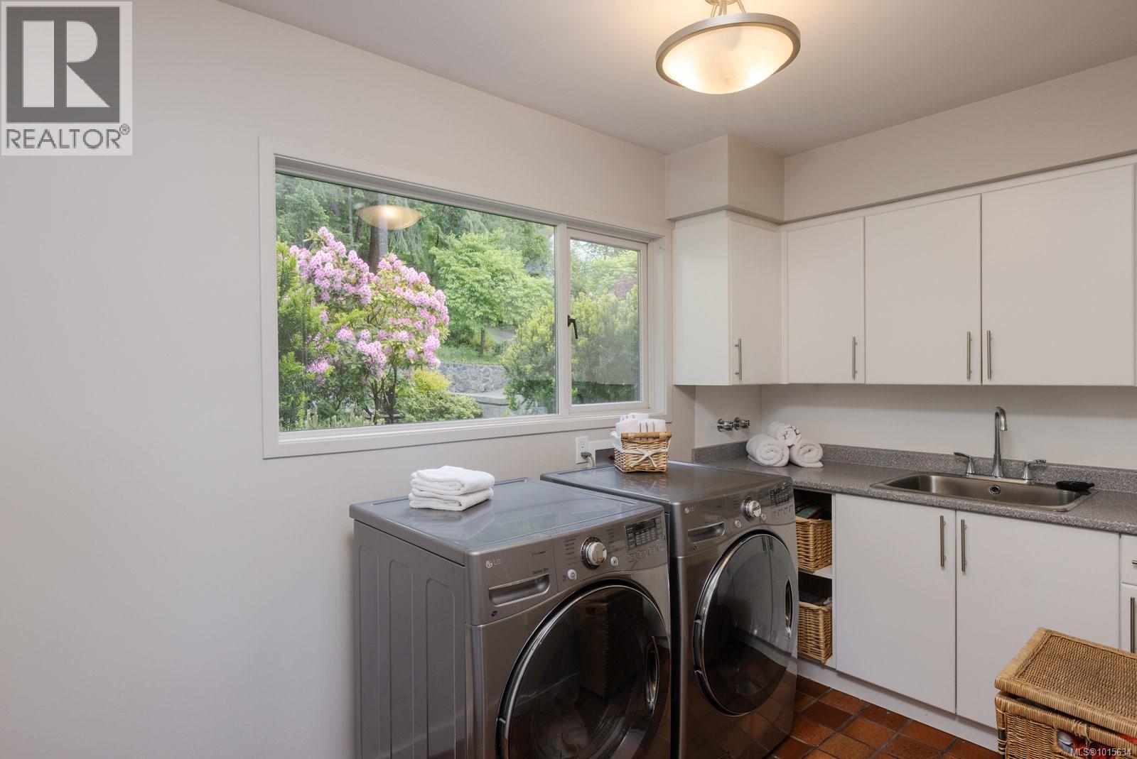 9600 Ardmore Drive, North Saanich