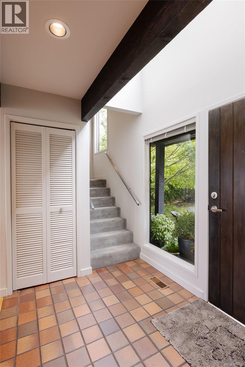  9600 Ardmore Drive, North Saanich