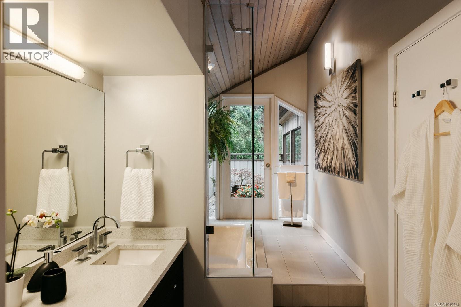  9600 Ardmore Drive, North Saanich