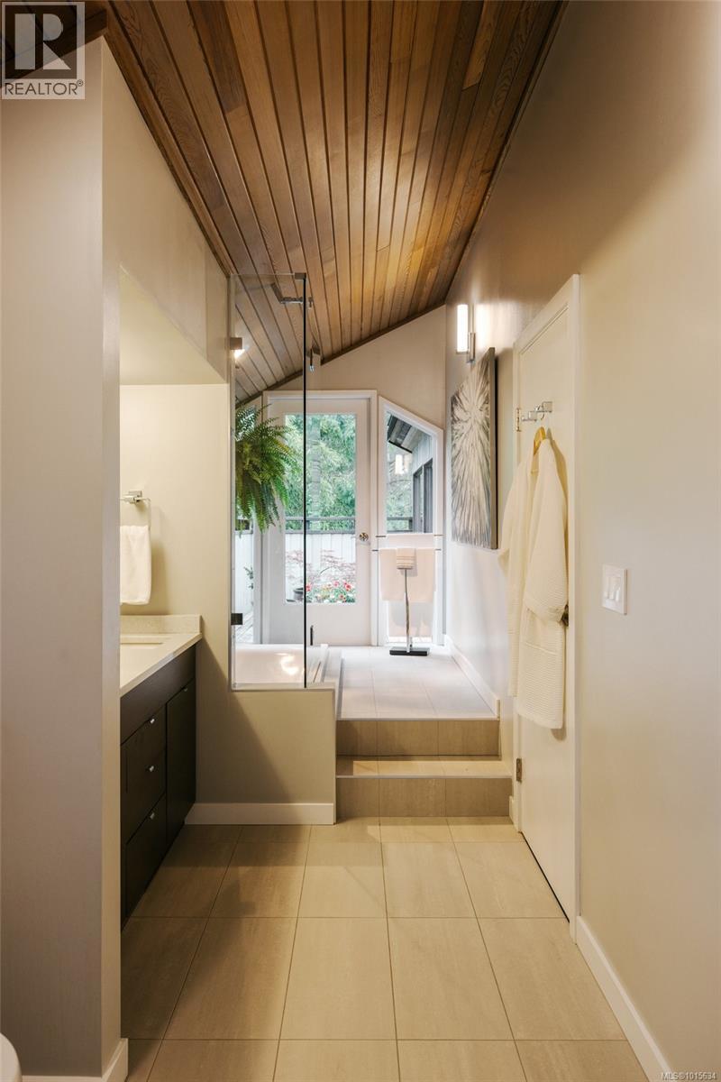  9600 Ardmore Drive, North Saanich