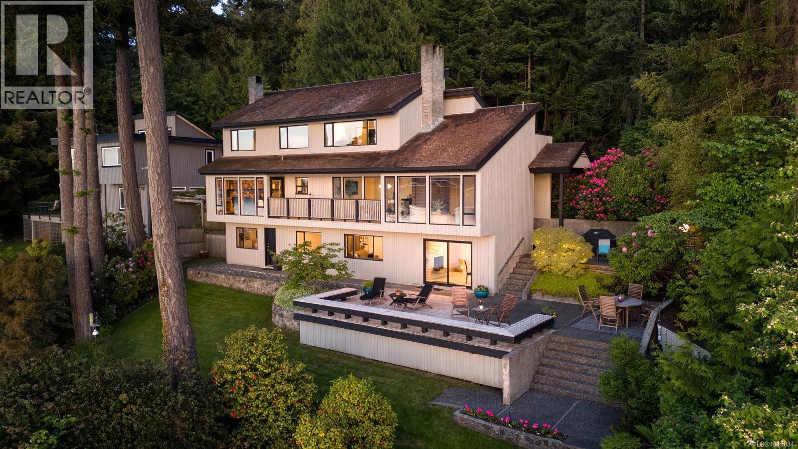  9600 Ardmore Drive, North Saanich