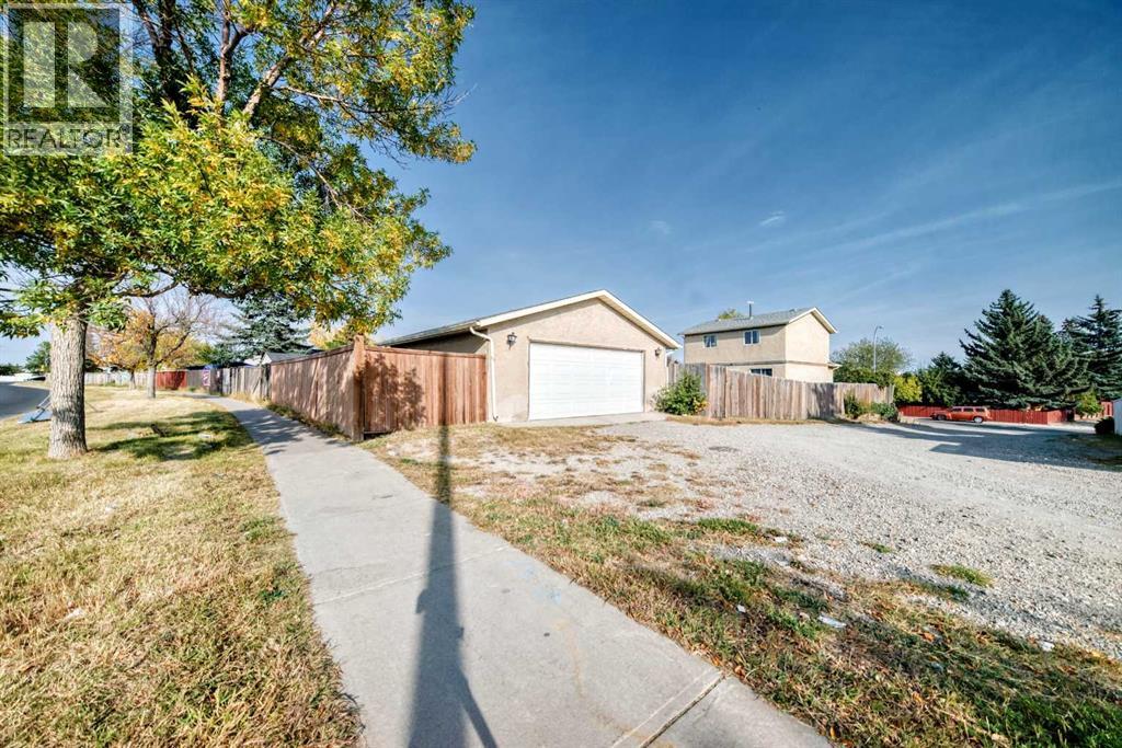 Single Family House for Sale in  Castledale Way NE Castleridge Calgary 