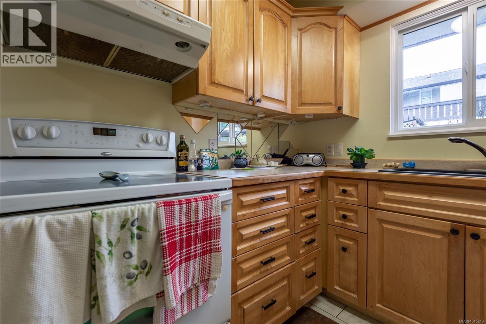 11 500 Muchalat Pl, Gold River