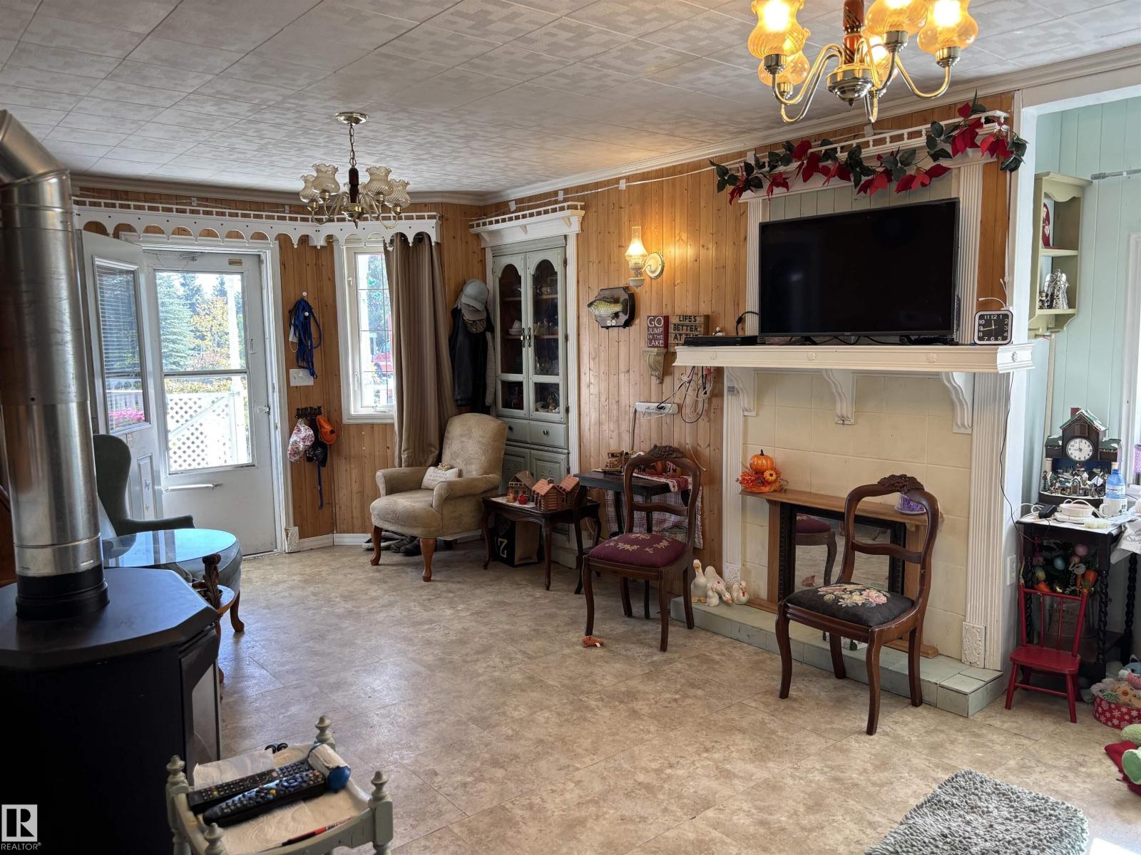 140 Russel DR - 5