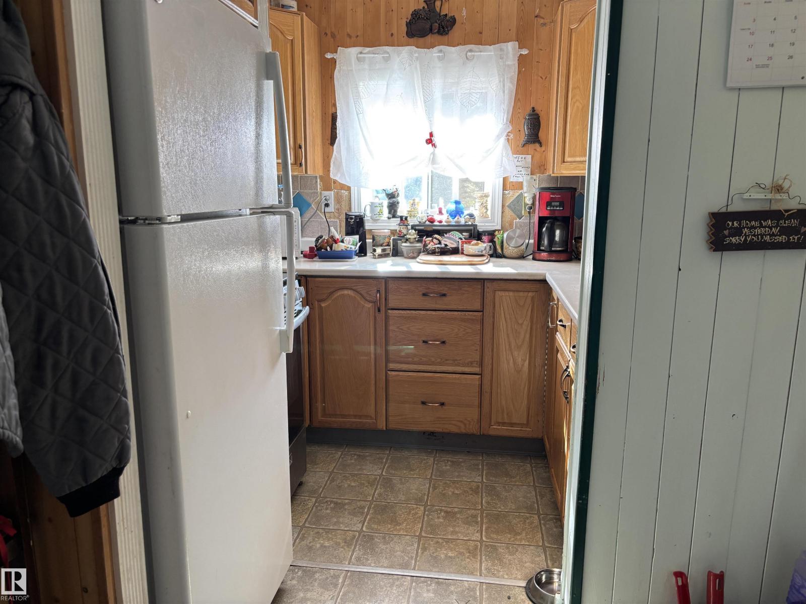 140 Russel DR - 8