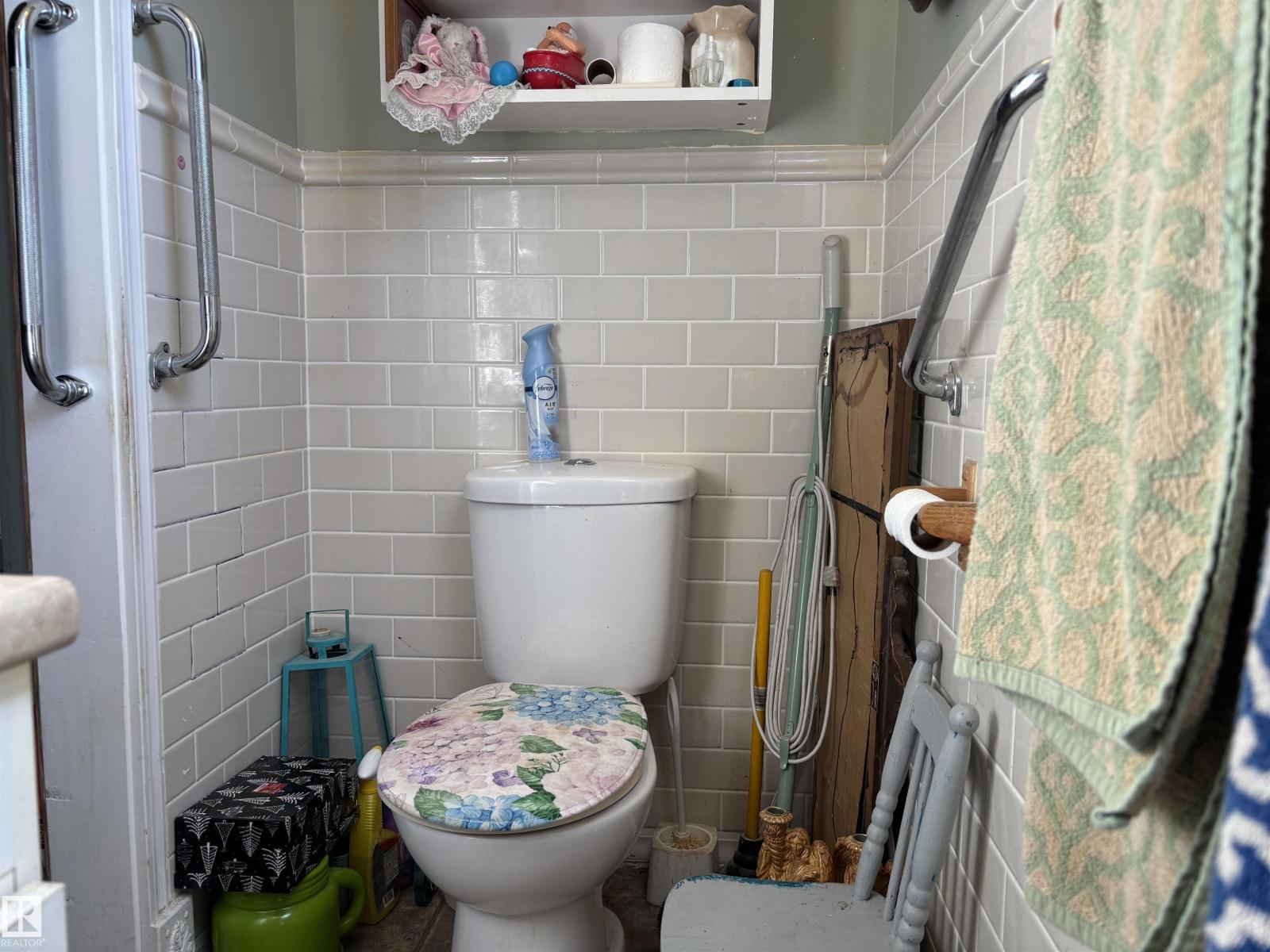 140 Russel DR - 12