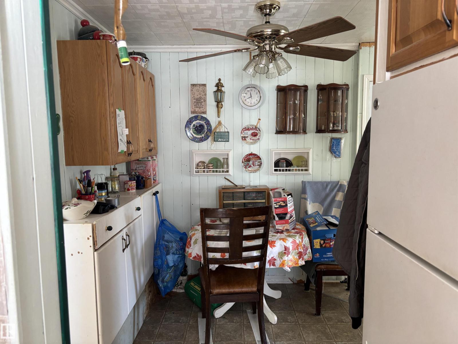 140 Russel DR - 7