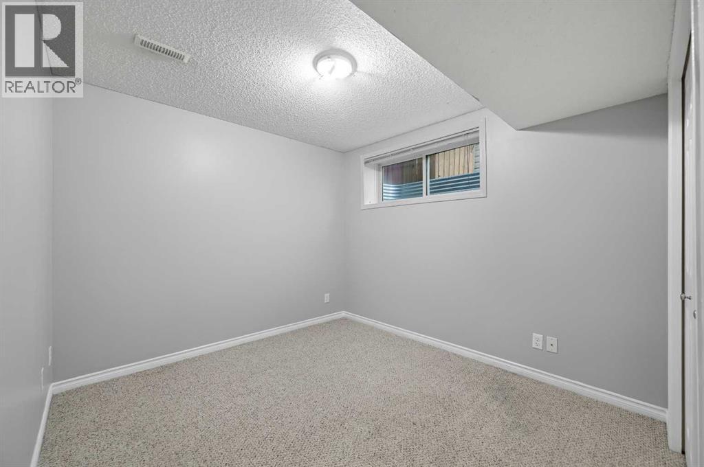 Single Family House for Sale in  Mt Apex Green SE McKenzie Lake Calgary 