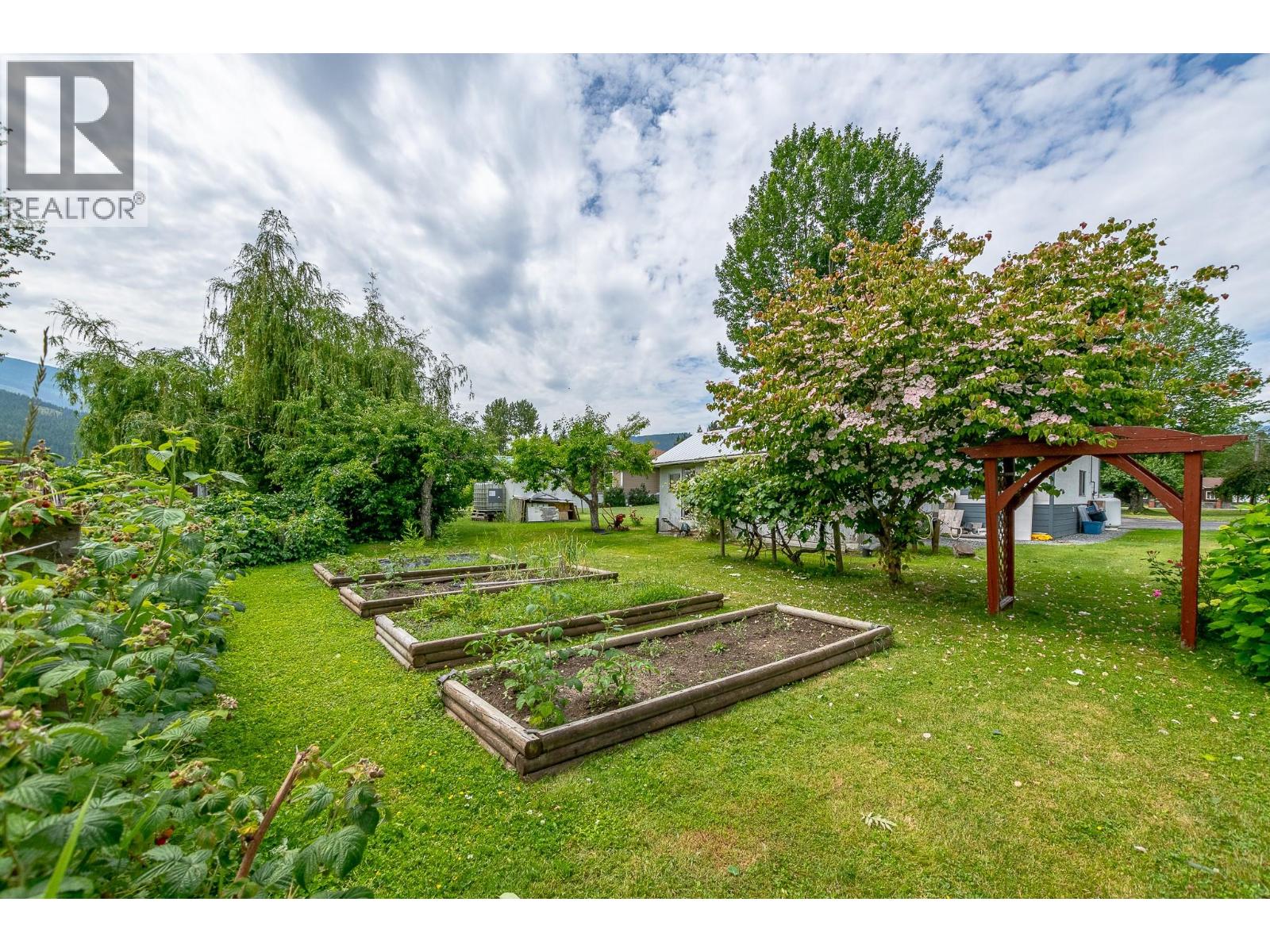 1421 Rauma Avenue, Sicamous