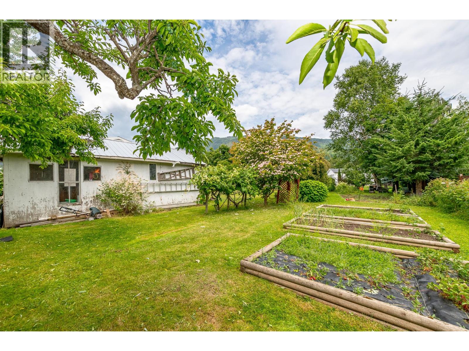 1421 Rauma Avenue, Sicamous