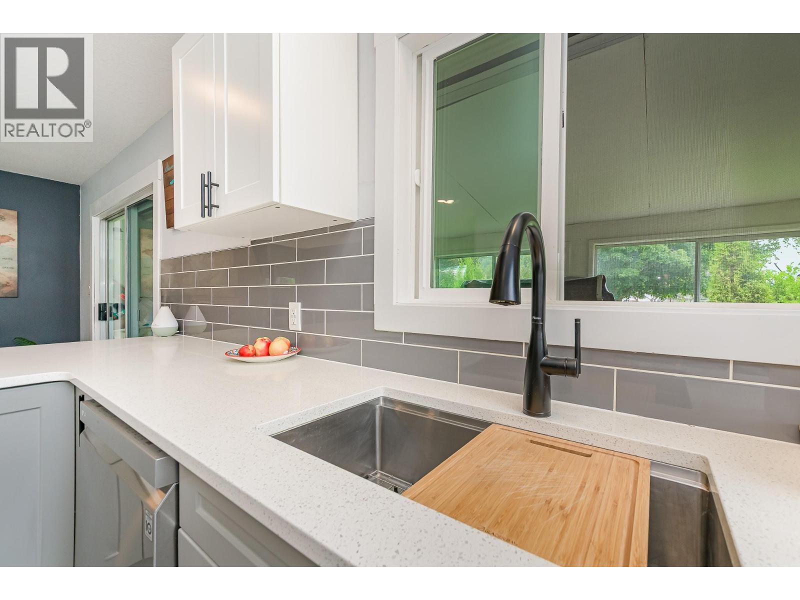1421 Rauma Avenue, Sicamous