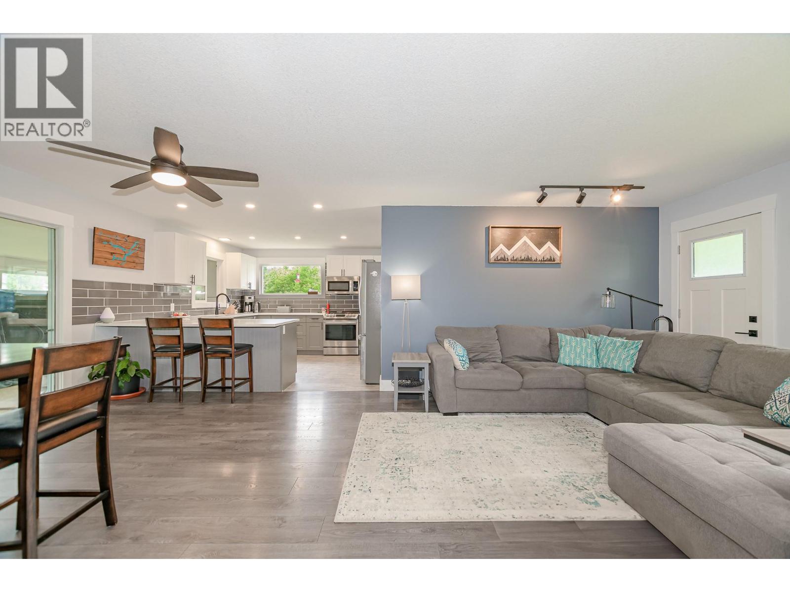 1421 Rauma Avenue, Sicamous