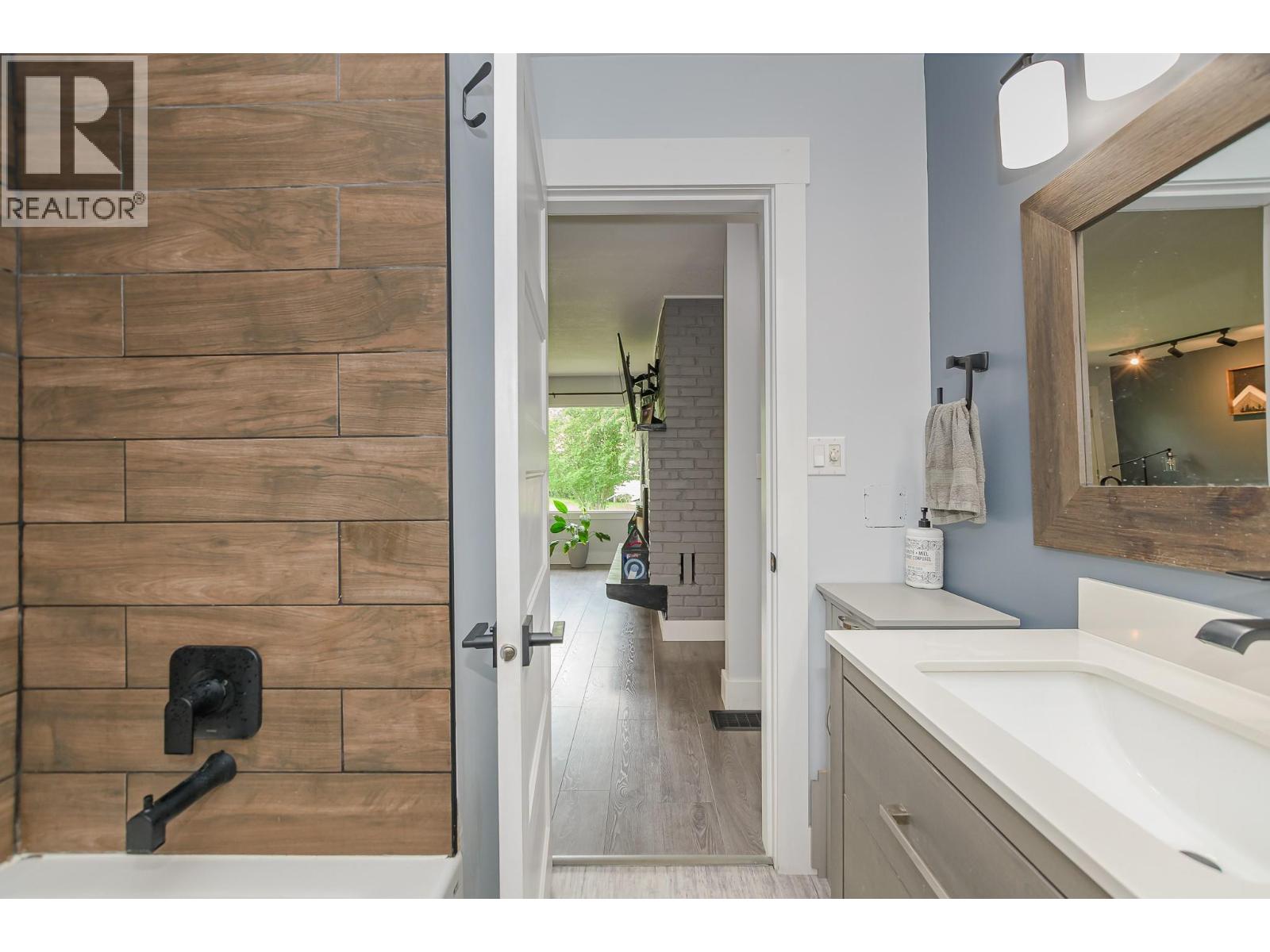 1421 Rauma Avenue, Sicamous